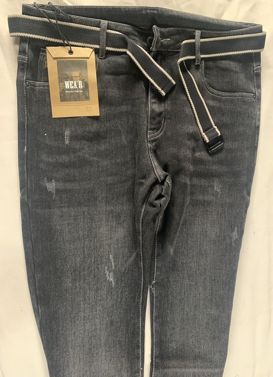 GidiGarbs's tweet photo. My brother if you get money buy cloth. Cloth dey cover shame.
#Gidigarbs 🤪 #since2015 #SaturdayVibes #fashion #wears #jeans #lagos #fashionstyle https://t.co/YYEfpvKedz