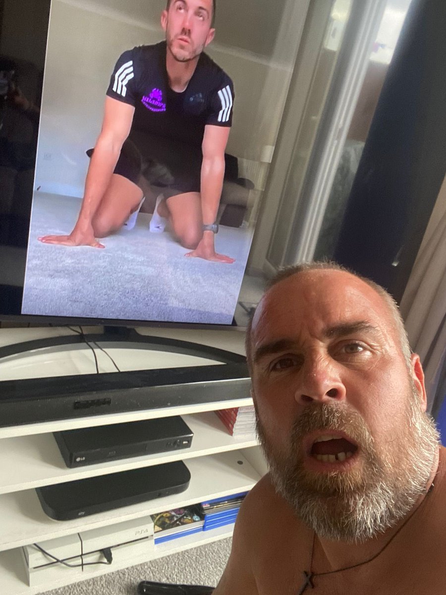 Robbie H getting his home workout done this morning 😂