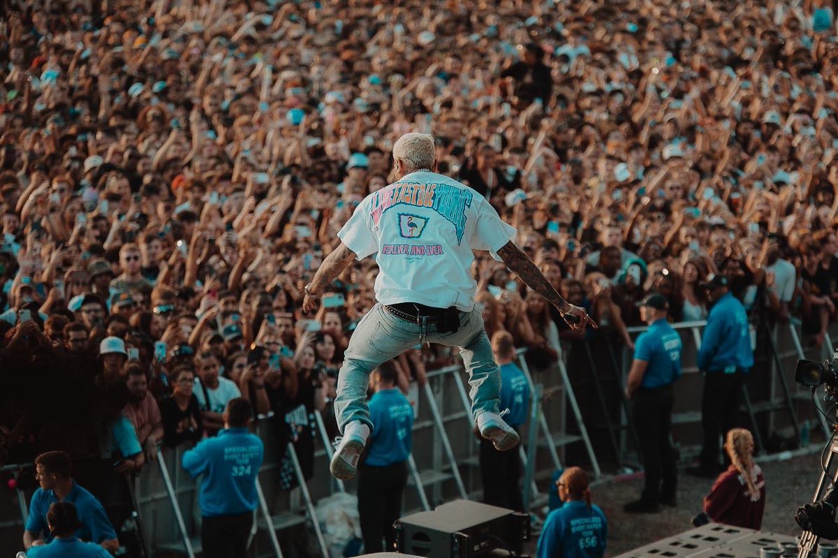 WirelessFest's tweet photo. A Gopuff delivers Wireless 2022 exclusive…. @chrisbrown SHUT DOWN the stage at Crystal Palace 🔥🔥 Got FOMO? 👀 You can still see him in Birmingham next week! 👇 

https://t.co/ltg8EW9VW5 https://t.co/8mQkasjewz