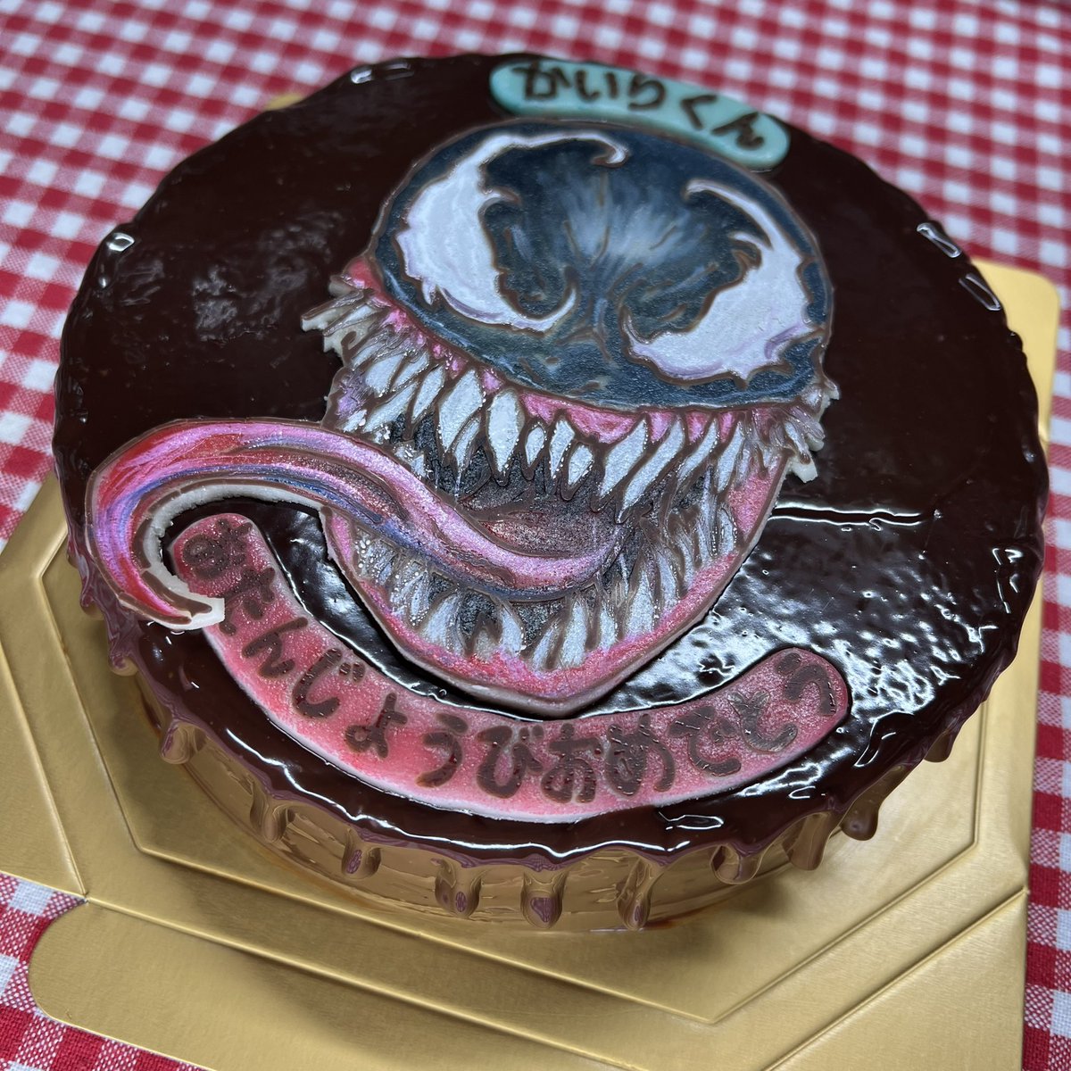skydogmama's tweet photo. ヴェノムケーキ #venomcake #dripcake 
#chocolate #チョコレート #birthday #happybirthday #オーダーケーキ　#fillmoretripcafe #フィルモアトリップカフェ #イラストケーキ #美味しい #グルメ #お取り寄せ #お持ち帰り #お菓子 #マーベル #marvel #ヴェノム #venom #movie #通販ケーキ https://t.co/k6LIMaZLwi