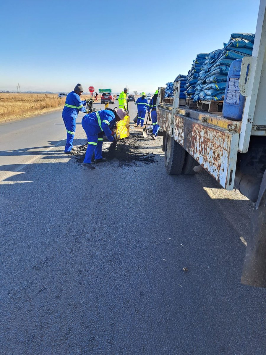 GPDRT_'s tweet photo. This weekend we are bringing #SmartMobilityWeekends to Bophelong R57 where our teams are conducting maintenance https://t.co/DsKUbH2QIb