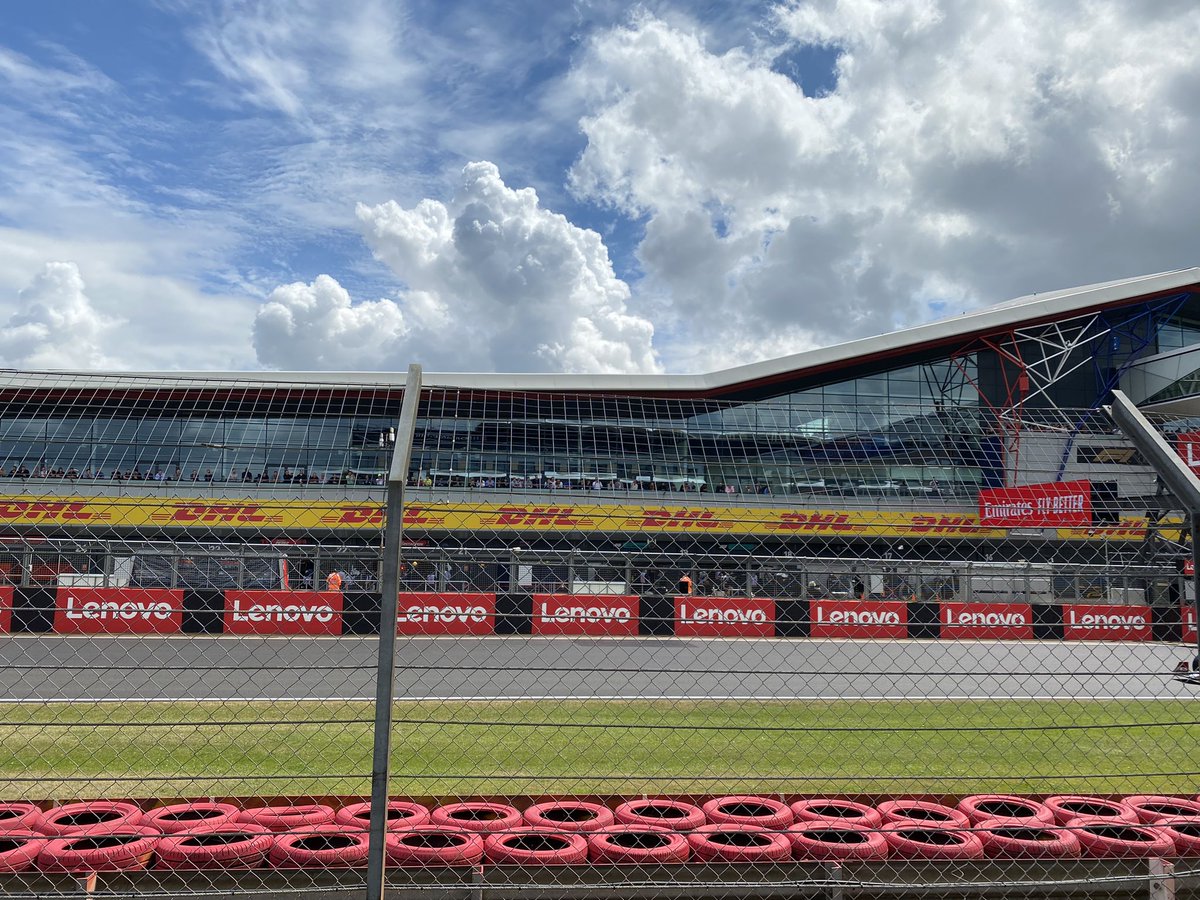 Jamie7th's tweet photo. @SilverstoneUK A great photo of the Merc’s nose endplate on the Hamilton straight https://t.co/MNmitf2Okc