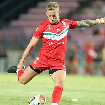 WalesRugbyL's tweet photo. HAPPY BIRTHDAY | PENBLWYDD HAPUS🎂

Should've been posted yesterday sorry. Happy belated birthday to current Wales men's player Lewis Hulme and @CourttDavies7 from the 2017 #rugbyleague #WorldCup who both turned 28!

Courtney https://t.co/nnfmFQuqZm
Lewis https://t.co/FnpPOQIiI2 https://t.co/MuOrB1WR57