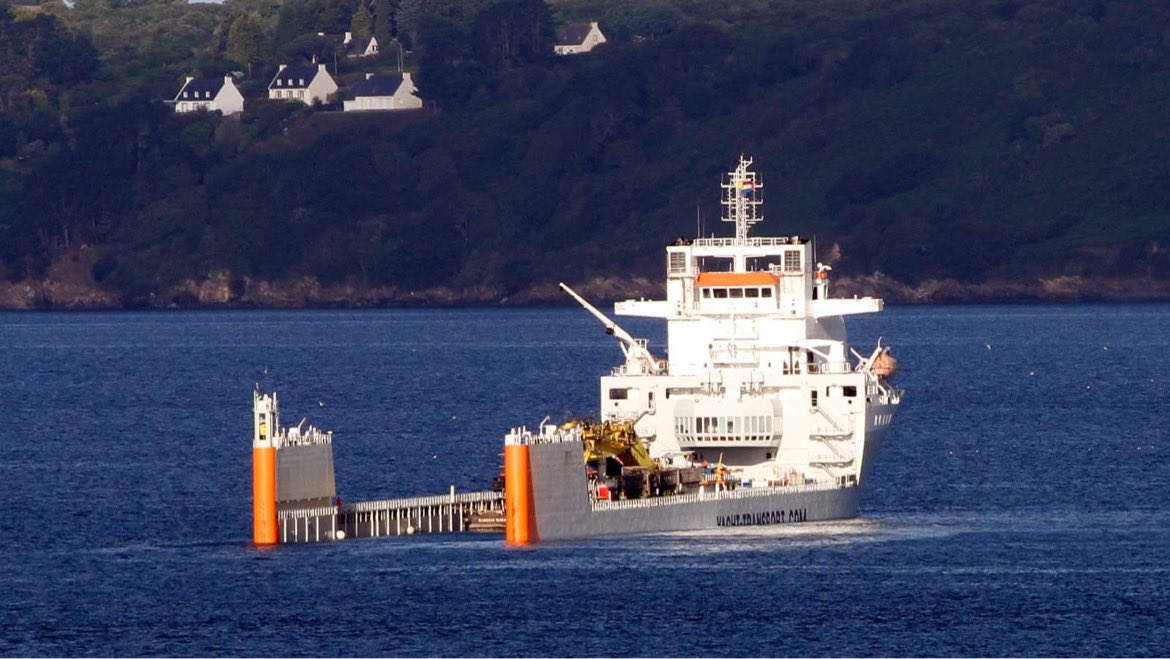 Le Yacht Express a livré ce matin le Rio Tagus à Brest. Le vieux cargo de 1979 avait passé 12 ans dans le port de Sète. Il sera déconstruit par la société Navaleo. <a href="/CoteBrest/">Côté Brest - actu.fr</a> #brest photos <a href="/buzuc29/">Buzuc</a>