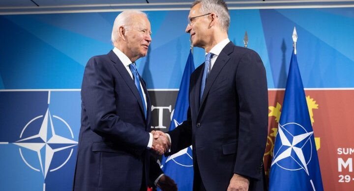 formichenews's tweet photo. Il nuovo Occidente è #Nato. 

Il punto di @FWLuciolli, presidente del Comitato atlantico italiano, sul vertice di #Madrid

➡️https://t.co/h5THGD5Vug https://t.co/jBrBpC7Hnl
