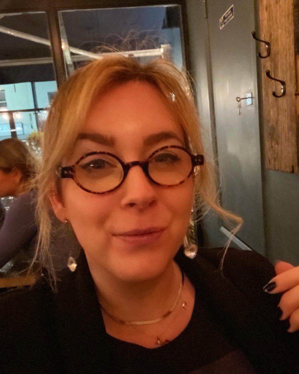 SarahBostockAct's tweet photo. Friday Night…
Pinched some glasses… just missing a ⚡️
Dinner with LIVE music at Room43 London… Baklava ❤️
@battersea_arts #themakingofpinocchio - https://t.co/81av1Y5N9z - beautiful work!)🌈
#fridaynight #harrypotter #theatre #dinner #baklava #happygirl #neededthat #pride https://t.co/VPwqadRAoe