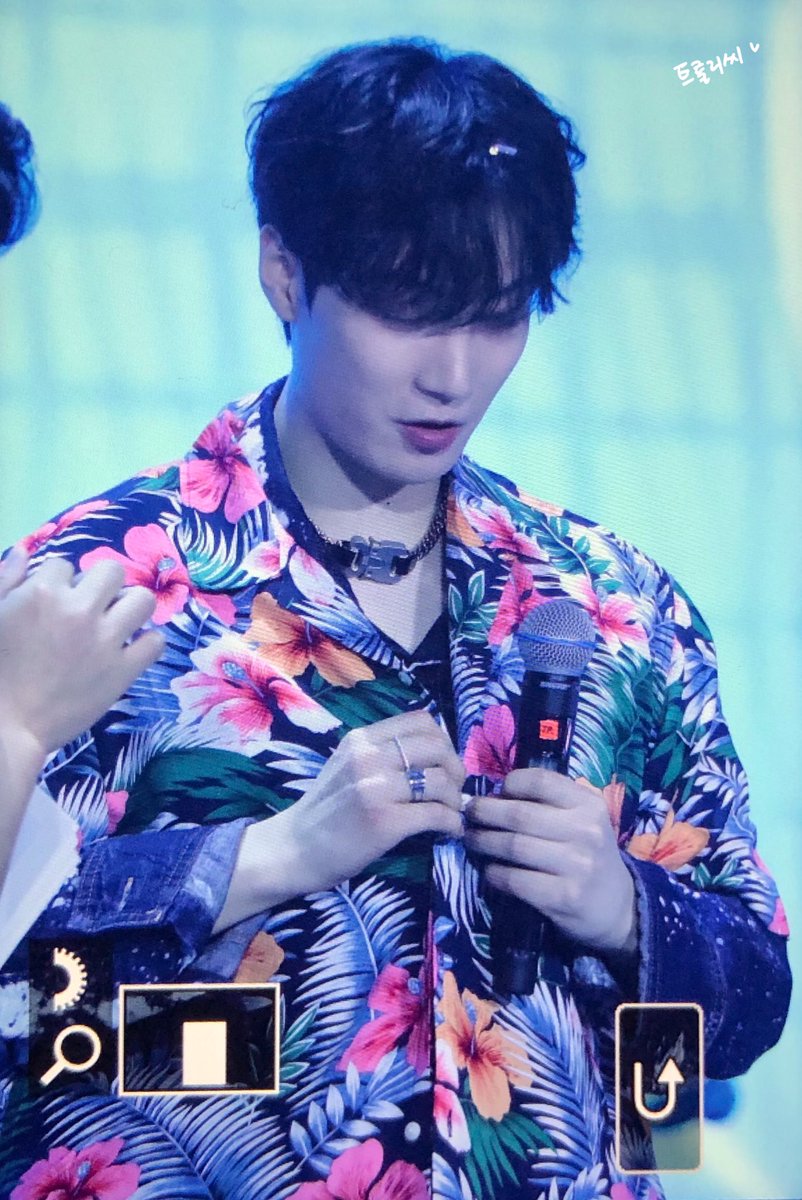 TTLU_JR's tweet photo. 220702 김종현 팬미팅 프리뷰
#김종현 #쫑나잇 

꽃가루 날리는 아마존 갱얼쥐,, https://t.co/HXaE7O58F8