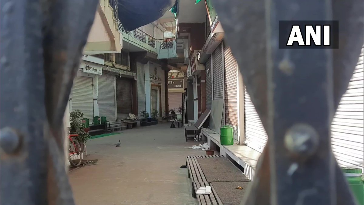 ANI_MP_CG_RJ's tweet photo. Rajasthan | Shops remain shut in Kota in wake of the statewide bandh call in protest against the murder of a tailor, Kanhaiya Lal in Udaipur. https://t.co/wVpTMVPViE