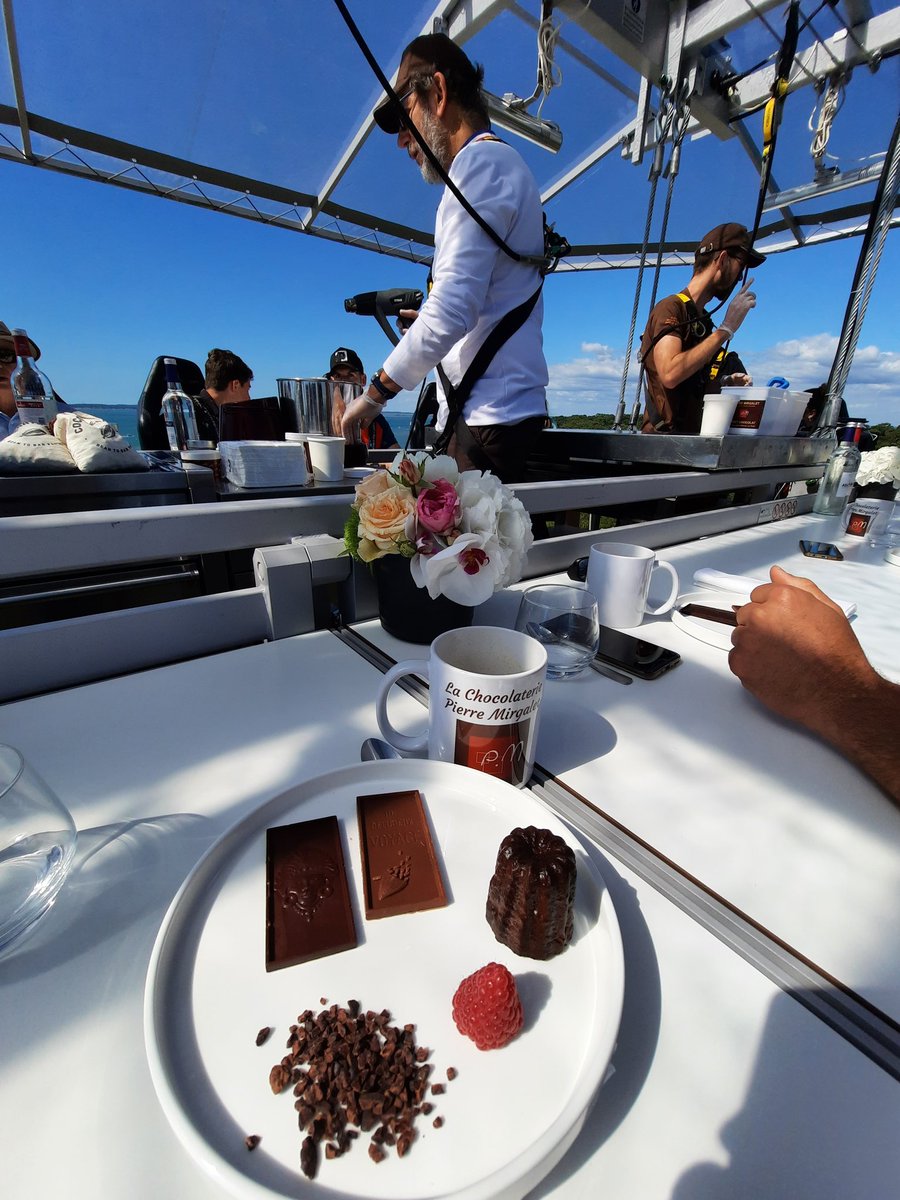 Merci <a href="/DinnerInTheSky_/">Sky Diner</a> et <a href="/MirgaletP/">mirgalet pierre</a> pour cette expérience unique de dégustation à 52metres d altitude ! <a href="/SO_Arcachon/">Sud Ouest Arcachon</a> @EspritBassin #arcachon