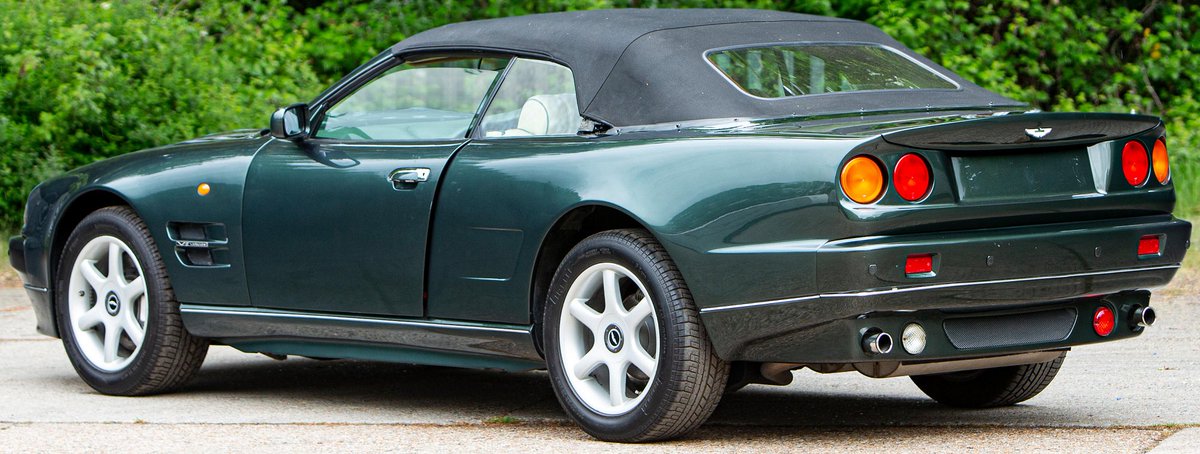 UltimativCars's tweet photo. #GFoS2022

The #AstonMartin #V8 #LWB #Volante (1997-2000), made in only 63 units, was the direct successor of the Virage Volante (1992-96; ~230 u.).

This '98 #Galloway #Green met-unit w/ magnolia leather interior &amp; black #softtop, was est. at £70-100k to be SOLD at only £48,300. https://t.co/okFO8sRVL8