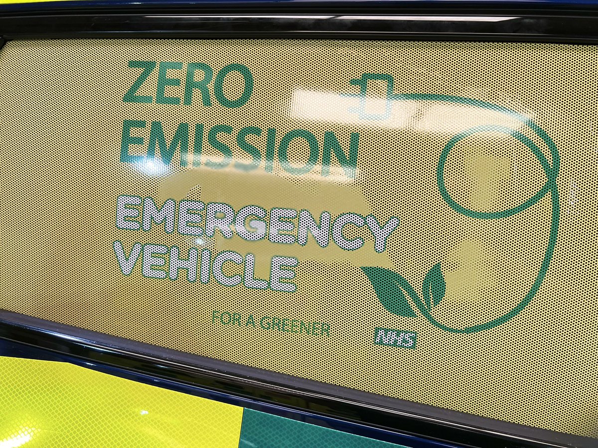 Heart_Of_EMT's tweet photo. When there’s a newbie on the block that turns heads with just one 👀 @NWAmbulance #TransformerInDisguise #Kia #ZeroAdmissions 👌🏻helping to reduce our footprint and create a greener #NHS 💚 and to say this car is beautiful well that’s an understatement!! I want one😭 https://t.co/Z4sInfJSJo