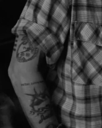 j0hnnycdpp's tweet photo. johnny depp got “veritas numquam perit” (truth never perishes) tattooed on him????? 😭😭😭 https://t.co/c7jTL66ctp
