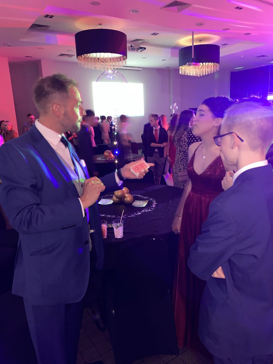 bruntcliffeacad's tweet photo. A MASSIVE thank you to @timlichfield for providing some TOP CLASS magic at our Year 11 Prom last night!!! Both students and staff were left dumbfounded 😱 🪄 #magic #prom #speechless #howdidhedoit https://t.co/dOrLYljIx1