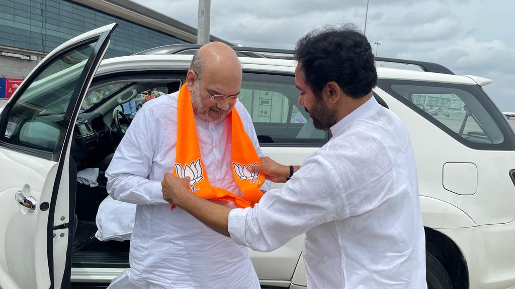 kishanreddybjp's tweet photo. Received Hon’ble Union Minister for Home &amp; Cooperation Shri @AmitShah Ji on arrival at Hyderabad, Telangana ahead of the #BJPNECInTelangana https://t.co/b3XAGGZoqR