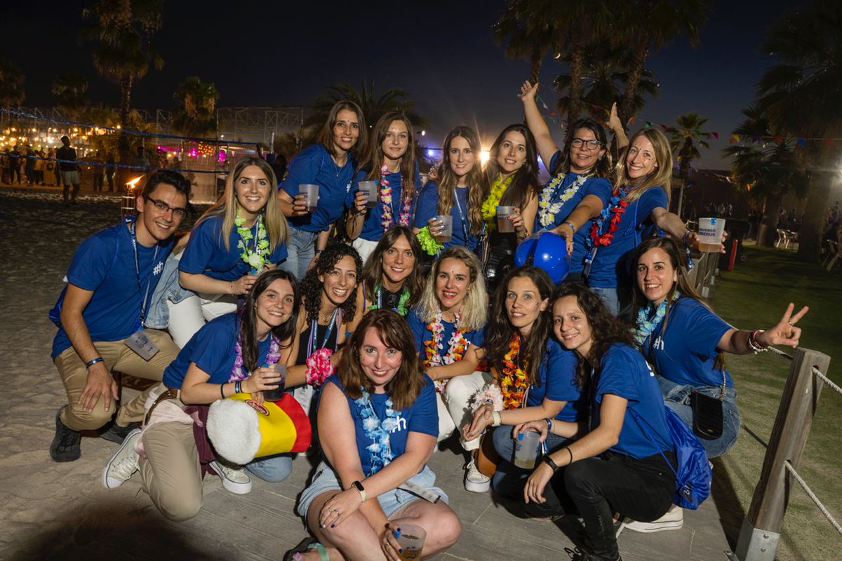 Hiberus's tweet photo. Más de 60 voluntarios de todas las delegaciones y áreas están echando una mano a que el #HiberusSummerFest salga bien. 

De nuevo un millón de gracias a todos los implicados.🙌🙌🤩 

#WeAreDifferent #LasCosasOcurrenAquí https://t.co/gfZSdTnQEr