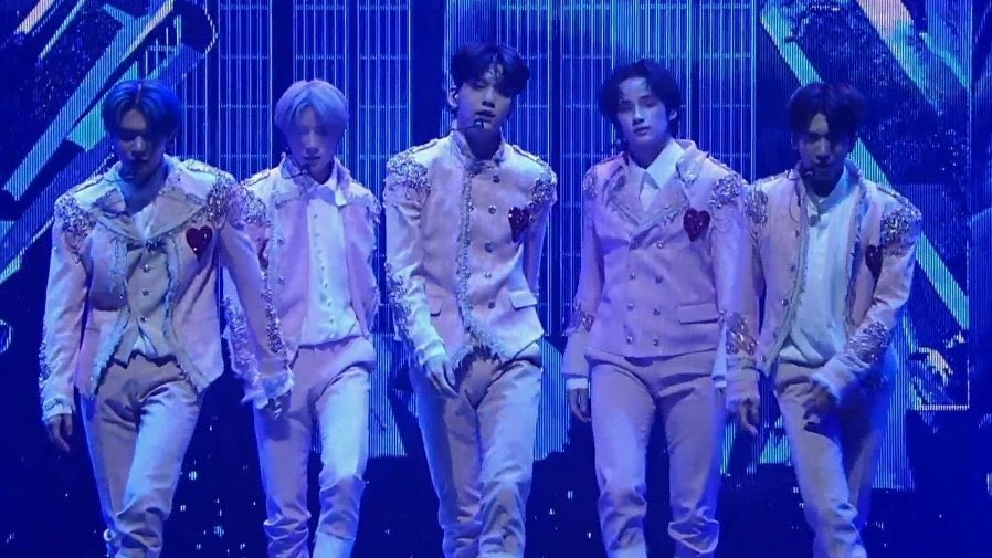 ssoogyuist's tweet photo. THEIR FITS ARE SO PRETTY LIKE OH GOD https://t.co/68uMW6XkNu