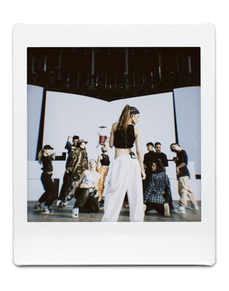 𝐩𝐨𝐥𝐚𝐫𝐨𝐢𝐝𝐬 𝐨𝐟 𝐭𝐢𝐧𝐢 (@polaroidsoftini) on Twitter photo 