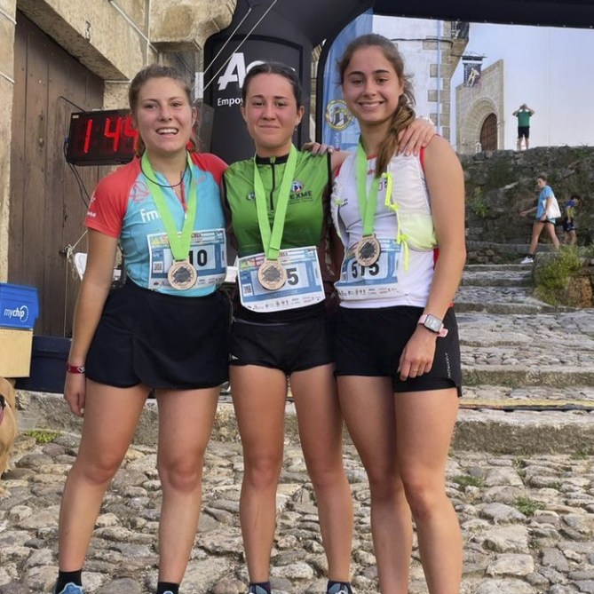 🏆 Podio categoría Juvenil Femenino📍 Bejar

1⃣ Verónica Porras (FEXME)
2⃣ Silvia García de Diego (FDMESCYL)
3⃣ Paula López Solance (FMM)

<a href="/deportegob/">CSD</a> <a href="/COE_es/">Comité Olímpico Español</a> <a href="/depespana/">ADESP - Asociación del Deporte Español</a> <a href="/UT_LaCovatilla/">Ultrail La Covatilla</a> <a href="/FDMESCYL/">Montaña CyL</a> 
#carreraspormontaña #CxM #somosmontaña #centenarioFEDME