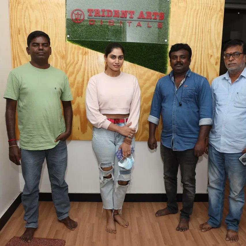 directormskumar's tweet photo. #BUMPER *ing @act_vetri @iamshivani_n prod by @vetha_pictures,Post Production goes in full swing.Coming Soon in Theatres!

@directormskumar @vinothrsamy @mukasivishwa #GovindVasantha @iamKarthikNetha #HareeshPeradi @supenthiran @stuntsudesh @thangadurai123 @Rk_Rajkamal @onlynikil https://t.co/zJBxPBqy23