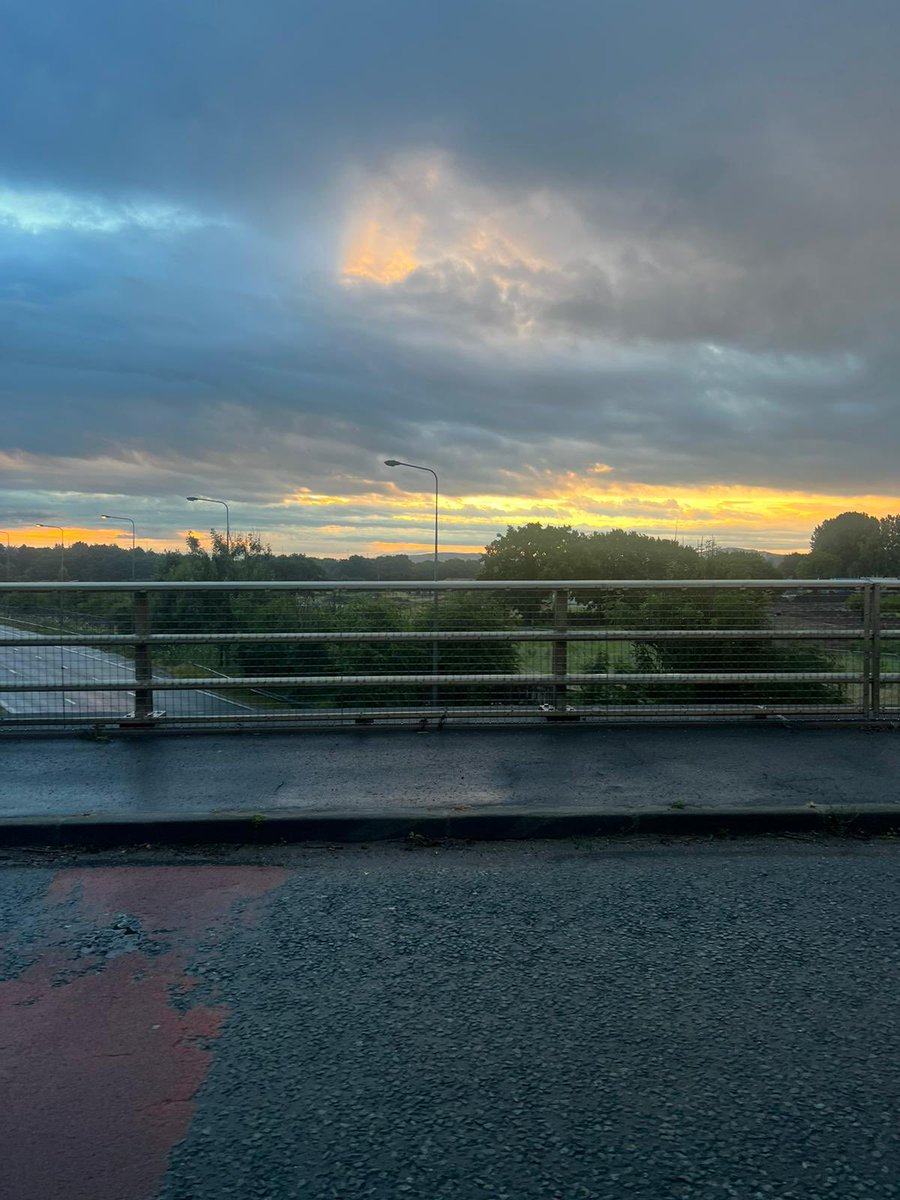 Han_rose95's tweet photo. @CCCRPrimary ⭐️ summer term homework ⭐️ watching the sunrise on an early trip down south to visit family 💖 https://t.co/M045ErQqx1