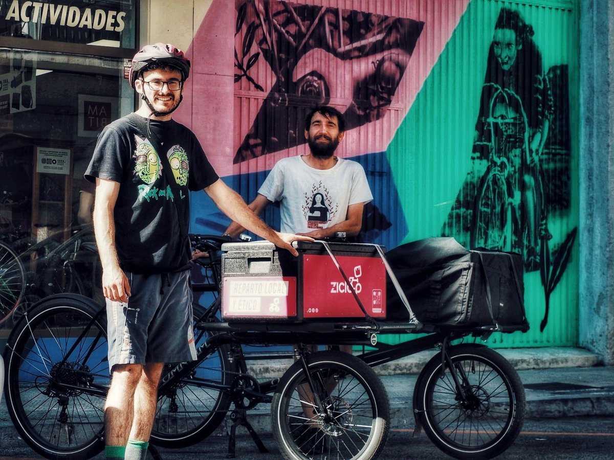 ziclo_p's tweet photo. Ya hace un año que empezamos a rodar por las calles de Pamplona, un año lleno de encuentros y experiencias. Queremos agradecer a todas las personas que creen en nuestro proyecto y nos apoyan. ¡Nos vemos por las calles!
#coopcycle #iruña #pamplona https://t.co/X9udtsYSoD