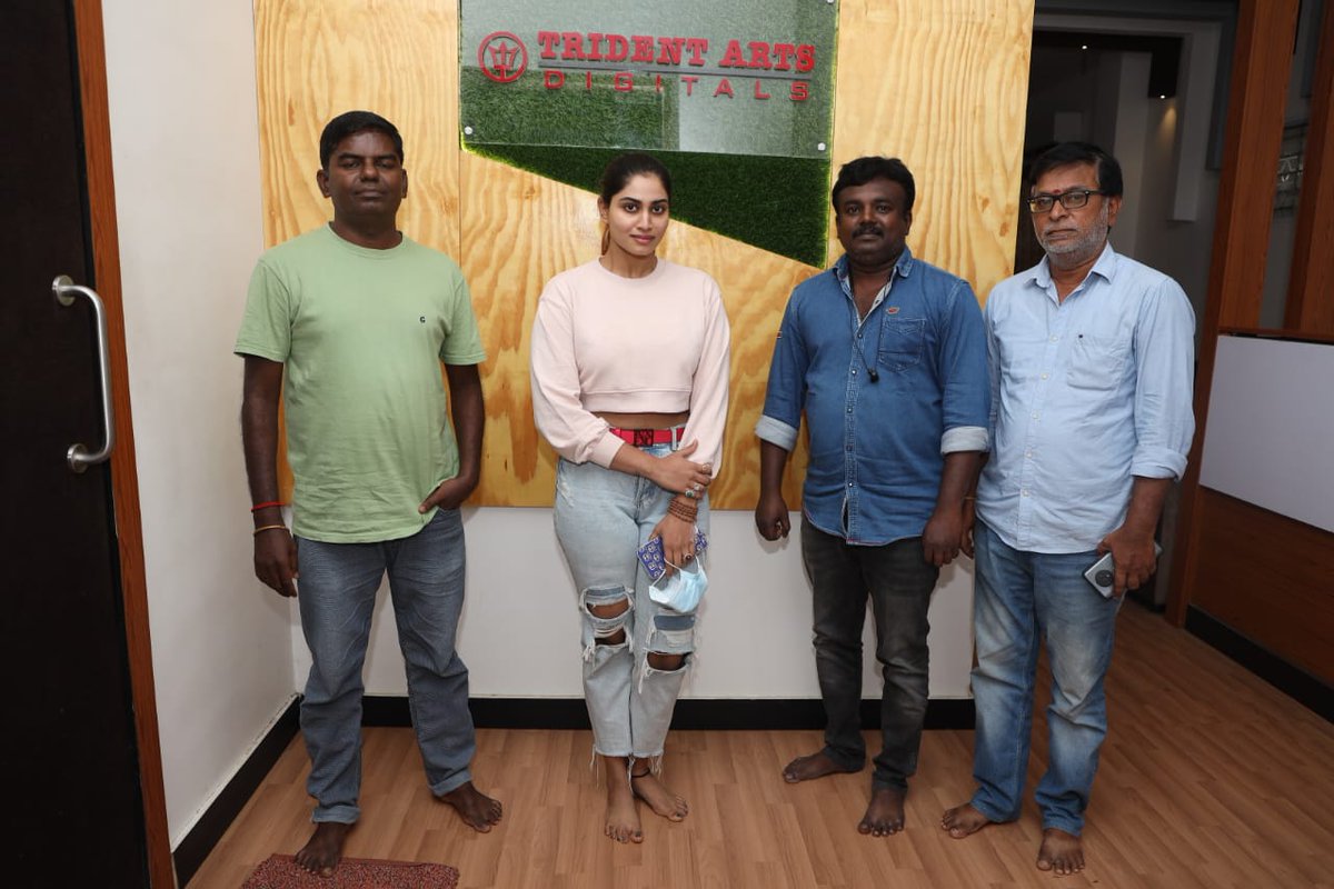 directormskumar's tweet photo. #BUMPER *ing @act_vetri @iamshivani_n prod by @vetha_pictures,Post Production goes in full swing.Coming Soon in Theatres!

@directormskumar @vinothrsamy @mukasivishwa #GovindVasantha @iamKarthikNetha #HareeshPeradi @supenthiran @stuntsudesh @thangadurai123 @Rk_Rajkamal @onlynikil https://t.co/FbbwqyccuY