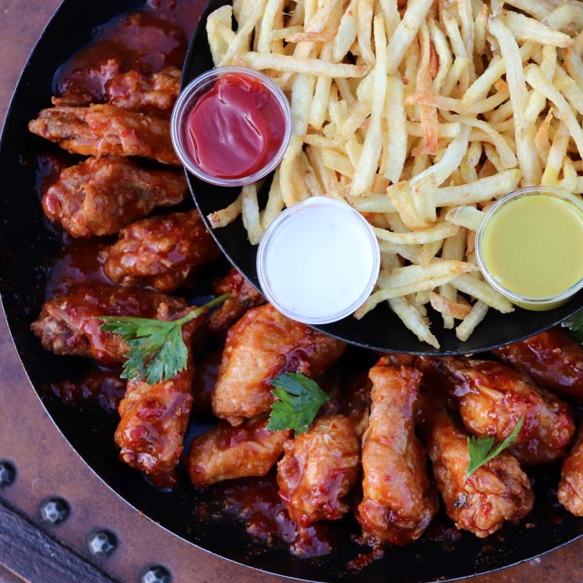 DukeWingz's tweet photo. 🎉July🎉 
New month, same delicious wings. Paired with our hand-cut crispy fries, or crisp celery, and Duke’s dipping ranch makes it the perfect meal to enjoy at any time! 😌

Located in Observatory, JHB 🇿🇦 Pickup and delivery available. Call 📞 or WhatsApp 0793038711 to order. https://t.co/oR6nr0owQN