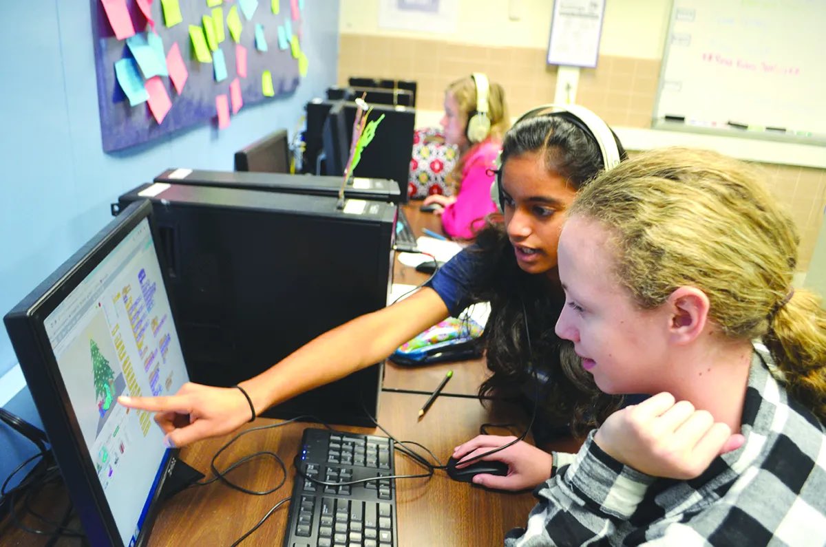 س/ ارغب باستغلال فترة الصيف واعلم اولادي البرمجة، هل يوجد مصدر موثوق وسهل للاطفال 🙄؟!
ج/ البرمجة هي أمية المستقبل، وتعليم الاطفال البرمجة واجب لكل عائلة❤️ تفضل اهم مصدر برمجي ومجاني💯 ويدعم العربية🇸🇦 وعن بعد من اي جهاز لتعليم الاطفال والشباب البرمجة👧👦
urls.alosefer.com/blpb