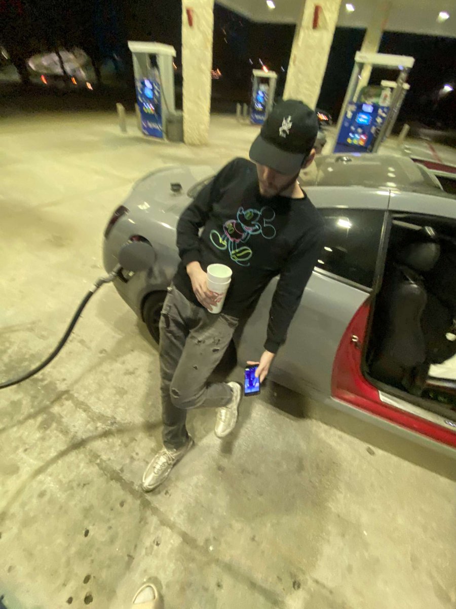 DESIGNERNAPKIN's tweet photo. Don’t worry bout me worry bout your wallet🤧 https://t.co/yApaHbO5aX