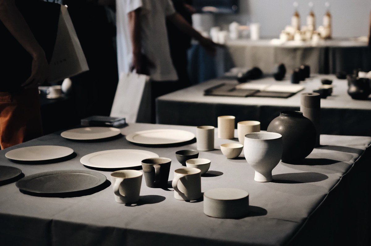 センス良すぎて一生推し続けていきますってレベルで好きすぎる『SENN』。1本でスキンケアが完結する美容アイテムやお香などを展開。美容とか食とかの枠を超えて「余白を生ける」の思想を体現する商品を展開してて、その姿勢が本当に最高すぎるのよ…代々木上原tefuで明日まで2周年イベントやってるよ。