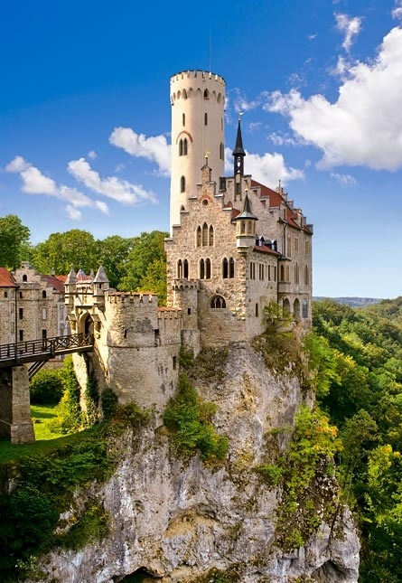 nordicwebdesign's tweet photo. Lichtenstein Castle, Honau, Germany #LichtensteinCastle #Honau #Germany https://t.co/4Qi9gTEKB1 https://t.co/80Q8FAr38l