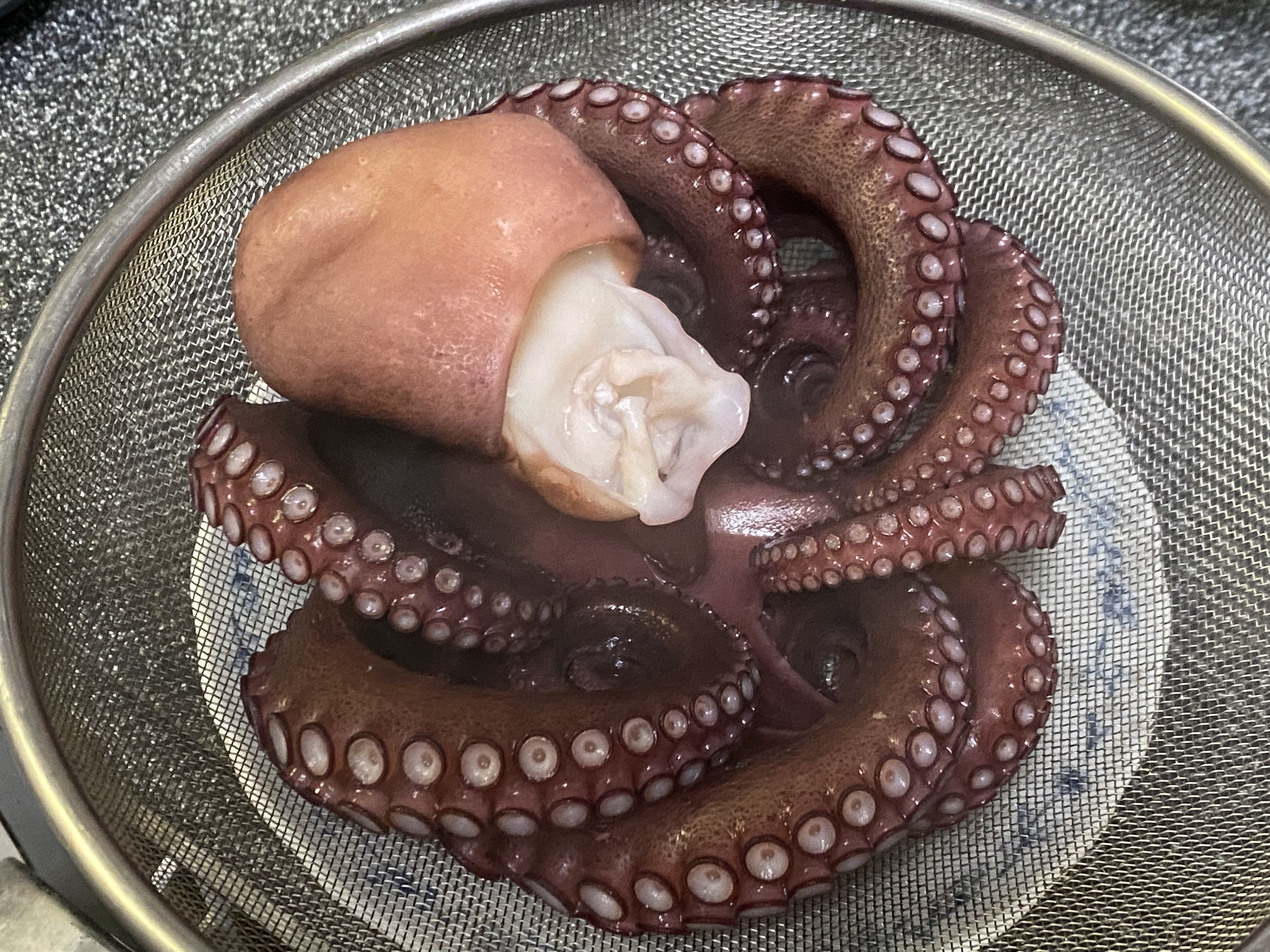多田水産 久しぶりにタコ茹でた 昔商売で扱ってた時は番茶入れてたけど省略 T Co K7yn9o0i0r Twitter