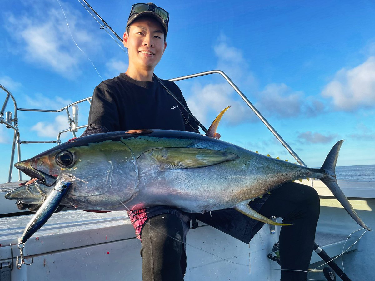 FishingFujiwara's tweet photo. 去年のリベンジ達成！！！

自分がマグロを釣るなんて本当に夢のよう…。

久々に釣ったあと叫んだ、クソ嬉しかった。

やっぱり釣りは最高！！！

 #キハダキャスティング #土佐湾 https://t.co/2GBORTYKKt