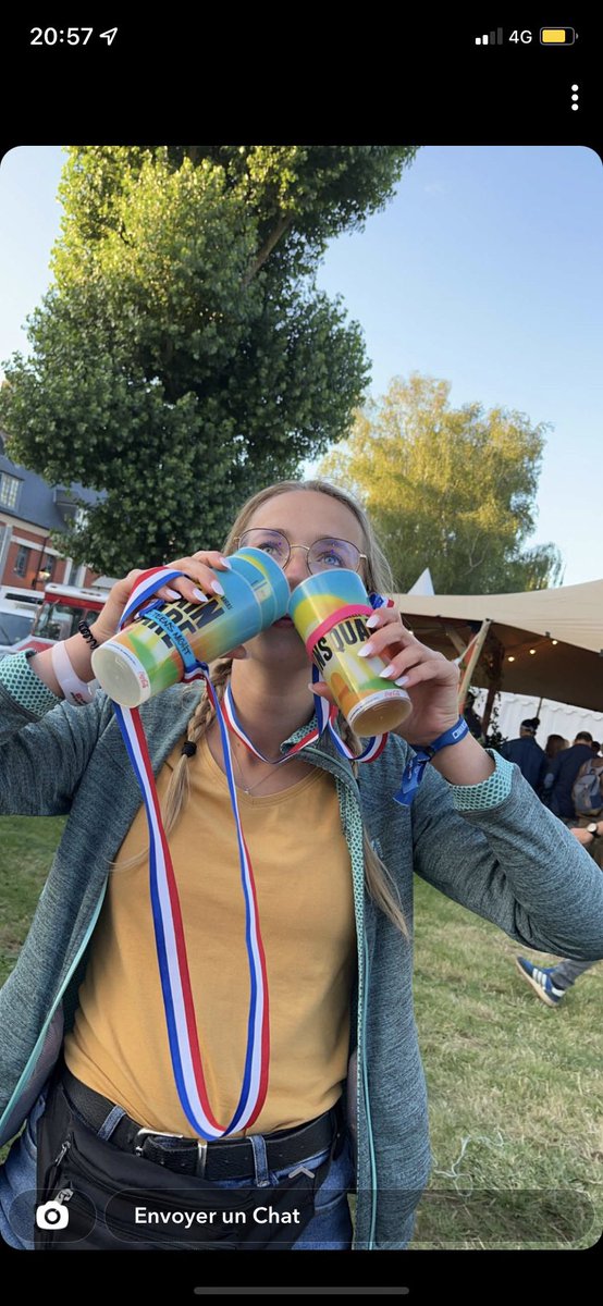 bencobailly's tweet photo. @MainSquareFest On arrive pour fêter les 25 ans de @LlaurineD ! On lui a préparé une pancarte 🥳😍 https://t.co/BXG2EMuv3N