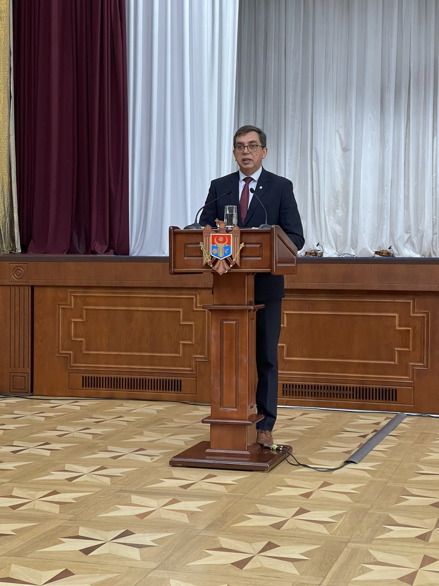 akpinar_serhat's tweet photo. Değerli Ulusal Ailem , Moldova Yüksek Öğretim Başkanı ve Birçok Uluslararası Üniversite Rektörleri ile bir araya geldik . 35.Kuruluş Yılı olan Moldova Amerikan Üniversitemizin Mezuniyet Töreni Bakanımız Sn.@nazimcvsoglu nun katılımıyla muhteşem geçti . @ataoglu_fikri @CelalSAKKA https://t.co/LbfAW5JKn8