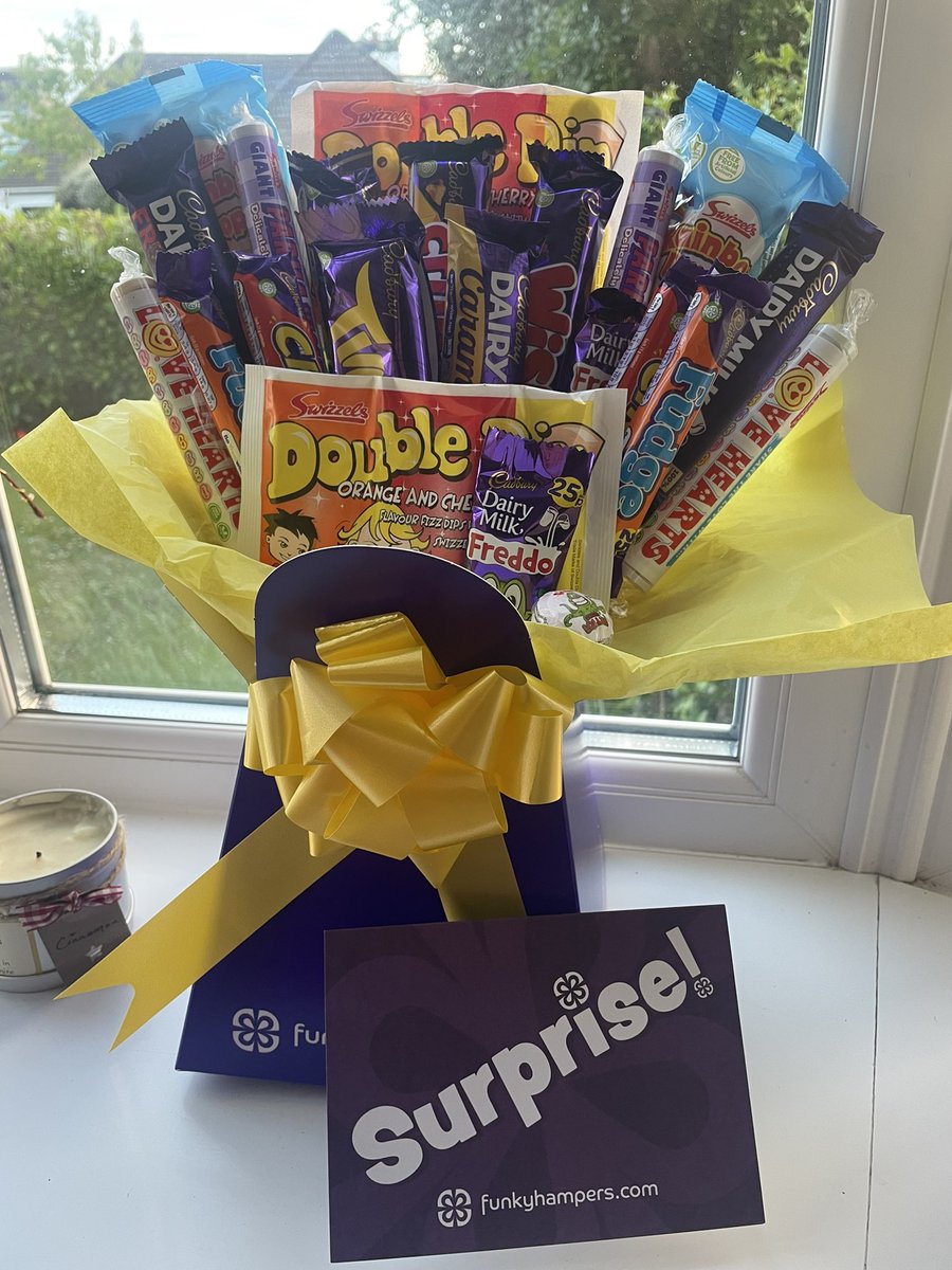 ZoeU2ERAC's tweet photo. A nice surprise in the post yesterday after a busy week😍🍫Big thanks to @GSMERAC! https://t.co/dRx7XrbRlS