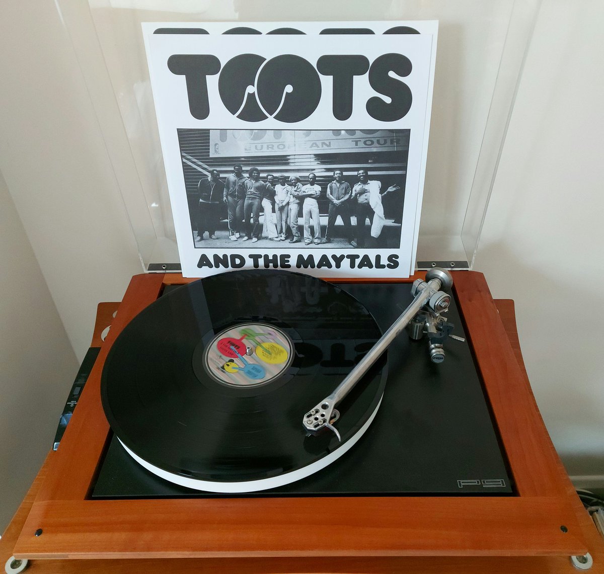 Thirty3forty5's tweet photo. Saturday morning and everything's Sweet 'N' Dandy 
#TOOTS #MAYTALS 🇯🇲 https://t.co/08aHQOdKdU