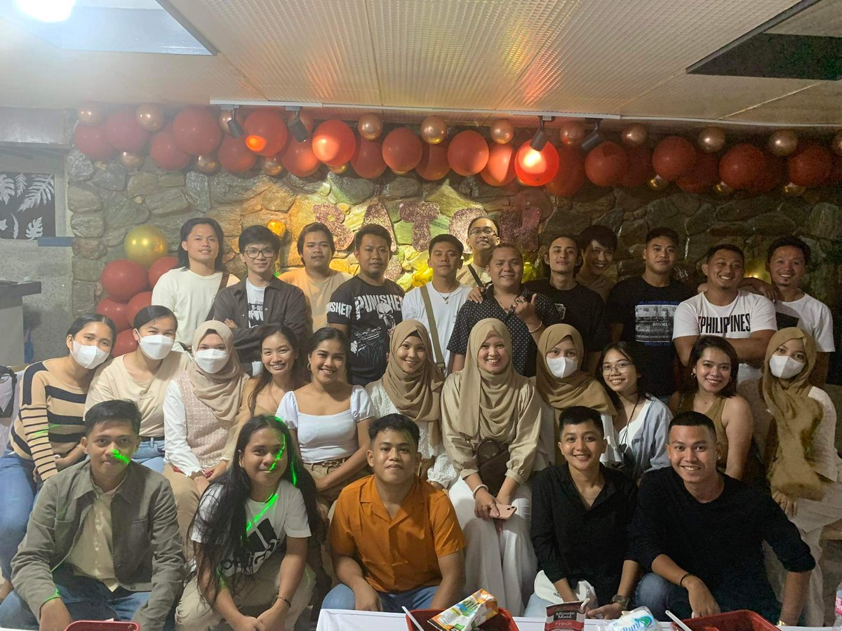trishhtndyn's tweet photo. Batch '17 #Reunion✨️❤️ #Incomplete https://t.co/XaSIh3Q99u