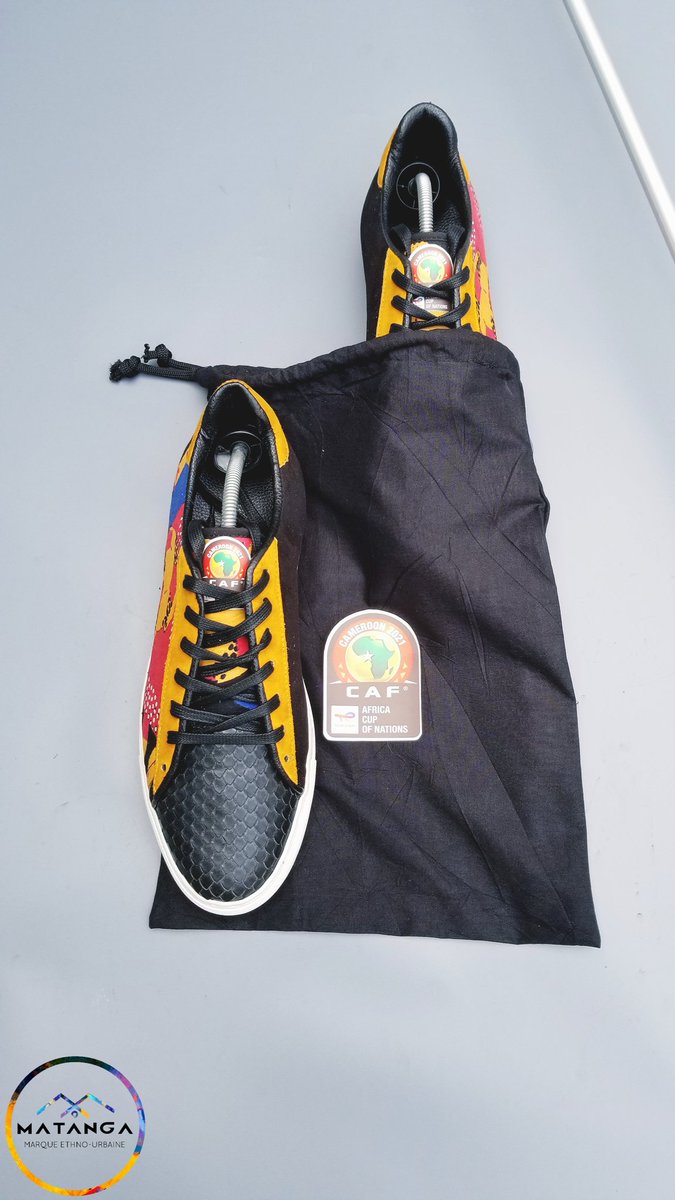 Matangashoes's tweet photo. Parait que ça cherche un nouvel equipementier? Hein @FecafootOfficie
Retro sur les sneakers faites et proposées à @TotalEnergies Cameroun l'an passé à l'ocassion de la CAN TOTAL NJR .
Ns sommes conscients que être equipementier c'est lourd de sens et, mais c'est possible. https://t.co/lggA2eC6RZ