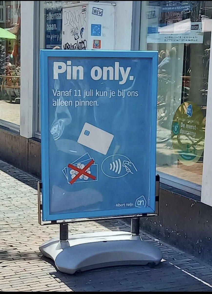 Tweeeety2021's tweet photo. Ga bij deze winkel naar binnen. Gooi je hele karretje vol met zoveel mogelijk producten. Geef bij de kassa aan dat je alleen contant kunt betalen. Laat je winkelwagentje achter en verlaat de winkel. Denk dat dit bord binnen รฉรฉn dag weg is. #betaalcontant #FuckAH #stopdewaanzin https://t.co/kuxAcushOV