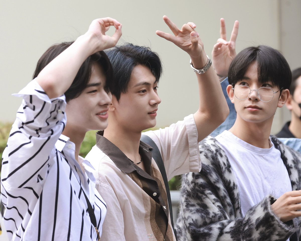 220624 ✌🏼

#ENHYPEN #엔하이픈 #JAY #제이 #NI_KI #니키 #HEESEUNG #희승