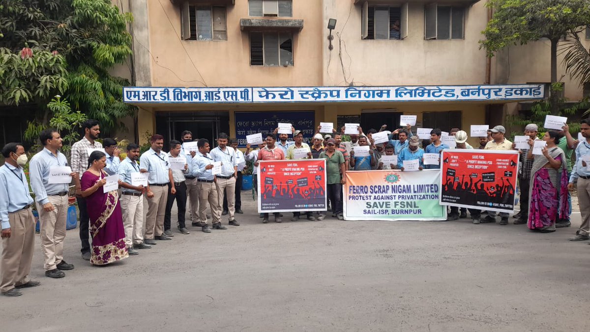 Save_FSNL's tweet photo. 93 दिन-सरकार को अपने निर्णय पर फिर से विचार करना चहिये| आश्रित परिवारों के भविष्य को अन्धकार में जाने से बचाना होगा | सभी कर्मचारियों को इस्पात मंत्रालय के अधीनस्थ कंपनी में समायोजन करना चाहिए | #savefsnl @narendramodi @PMOIndia @SteelMinIndia @SecyDIPAM @RCP_Singh @mstcindia https://t.co/TmqK6iROtl