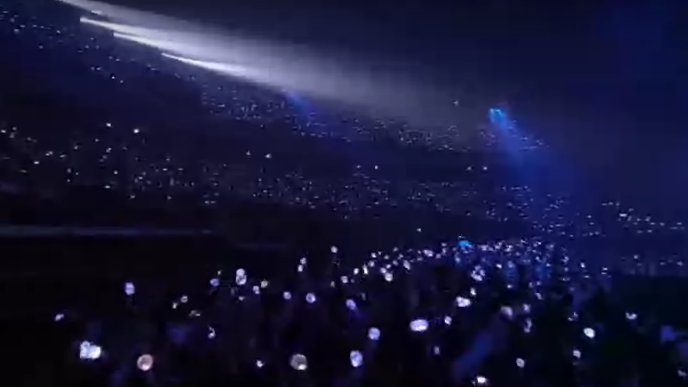 yeonfarie's tweet photo. TXT'S FIRST EVER TOUR MOABONG WAVE 😭 https://t.co/RVy1zb2pXu