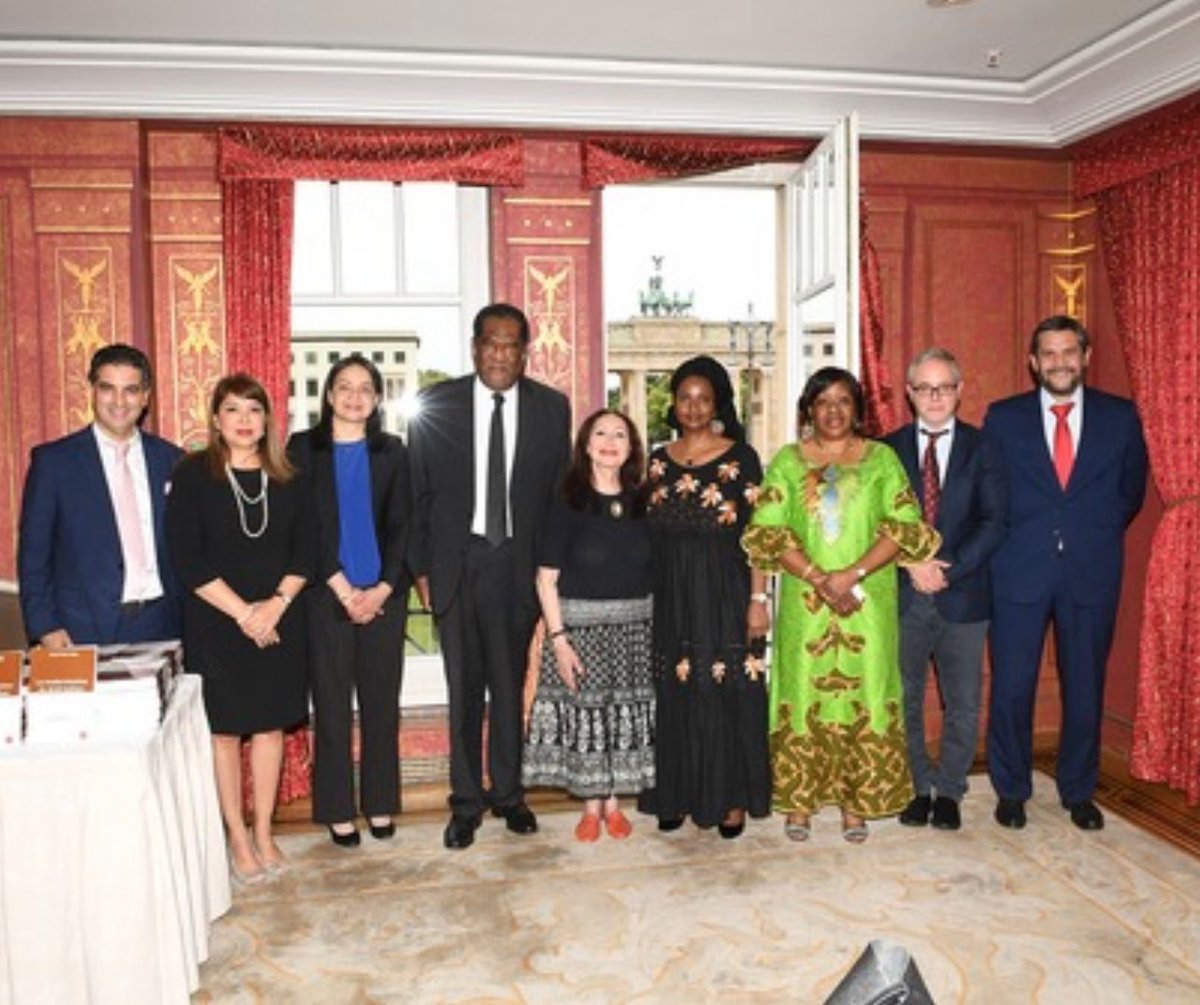 frantz_bataille's tweet photo. Berlin, 29 juin 2022
Presenration de l'ouvrage de Me Josue Louis  intitule Modernisation du droit en ptesence notamment  d'un parterre  de diplomates. L' Afrique s'est  retrouvee une fois de plus au cœur de la problematique haitienne. Riche Dokumentation et Format grand luxe. https://t.co/CJUh236VGo