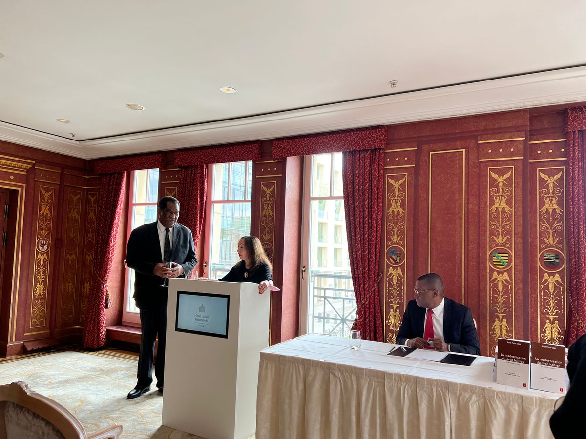 frantz_bataille's tweet photo. Berlin, 29 juin 2022
Presenration de l'ouvrage de Me Josue Louis  intitule Modernisation du droit en ptesence notamment  d'un parterre  de diplomates. L' Afrique s'est  retrouvee une fois de plus au cœur de la problematique haitienne. Riche Dokumentation et Format grand luxe. https://t.co/CJUh236VGo