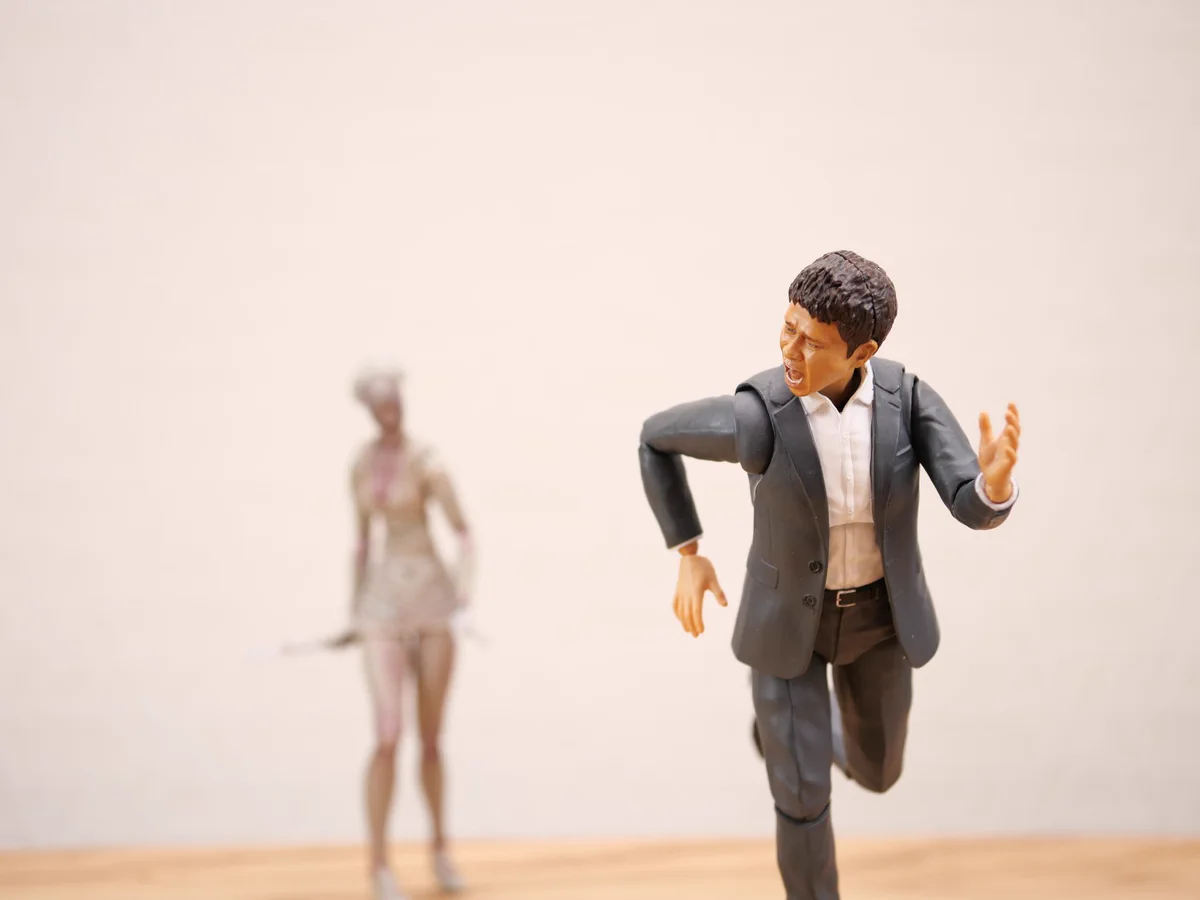 ホラー映画によくある展開！？いないと思ったら背後にいるシーンwww