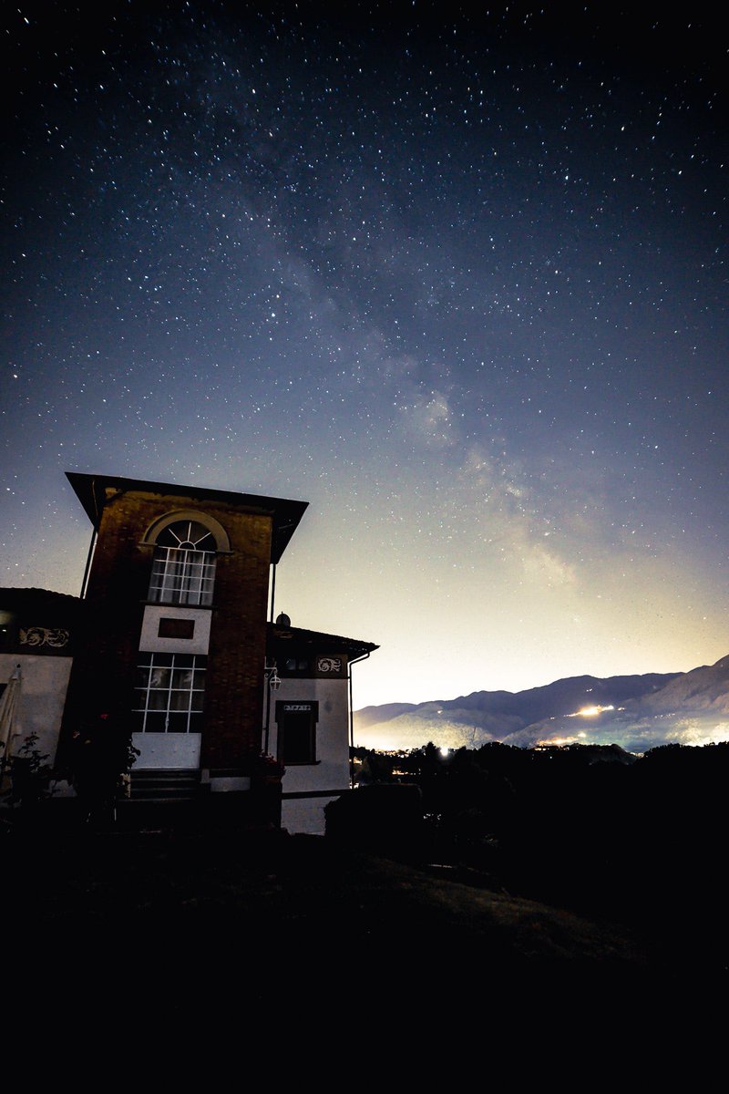 andy_d_barron's tweet photo. Barga in Tuscany. What a place! @ThePhotoHour @StormHour @skyatnightmag @BBCStargazing https://t.co/gqplTUQwuU