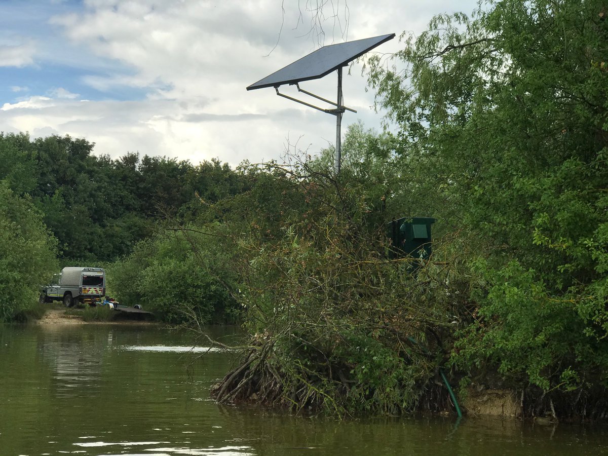 EnvAgency's tweet image. We can support and improve nature whilst cutting our #CarbonEmissions.
 
In Essex, we’re using #SolarPowered aerators to increase oxygen levels in the water, which will reduce the risk of fish dying in hot weather.
 
#NetZeroWeek

Read: gov.uk/government/new…