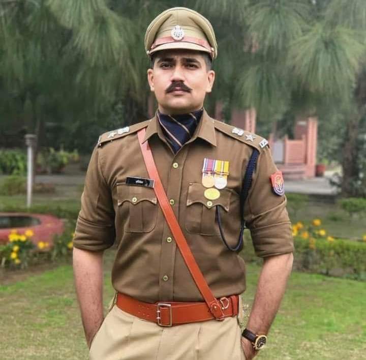 ManojSirohiMD1's tweet photo. उत्तर प्रदेश के तेजतर्रार एसएसपी श्री @AbhishekYadIPS जी को  मथुरा पुलिस कप्तान बनाये  जाने पर उनका बहुत बहुत स्वागत अभिनन्दन और सुभकामनाए 
बाके विहारी के कृपा आप पर सदैव बनी रहे https://t.co/DrKO0zfllO
