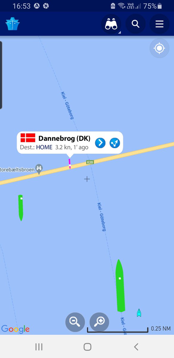 oddwell's tweet image. Det danske kongeskipet under Storebeltbroen
#TourdeFrance